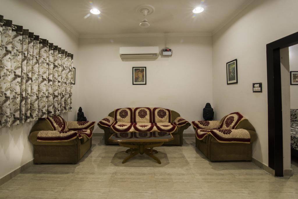Tuk Tuk Homestay Agra  Exteriör bild