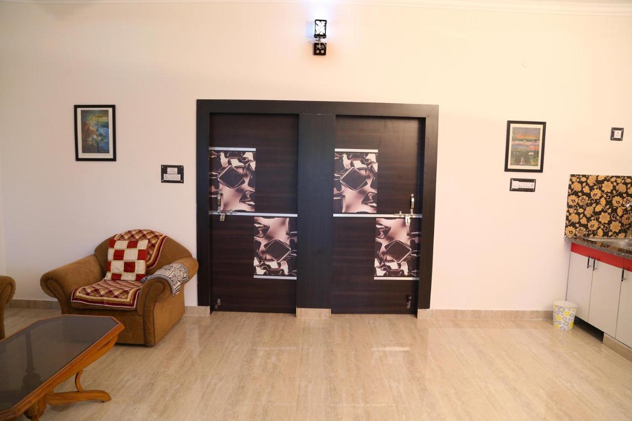 Tuk Tuk Homestay Agra  Exteriör bild